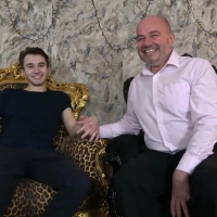 胖老头被一位瘦小伙搞得笑意款款 720P