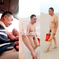 牛逼刺激两大叔沙漠裸奔打野战无套内射