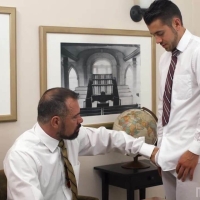 西装雄壮老爸在办公室操儿子