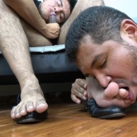 老爹的脚和鸡巴是晚辈的最爱 超清