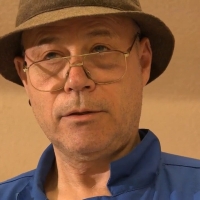 老人刷墙被女郎性的突袭（奥尔杰）高清