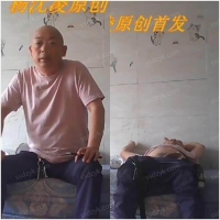 小妹服务光头大叔射