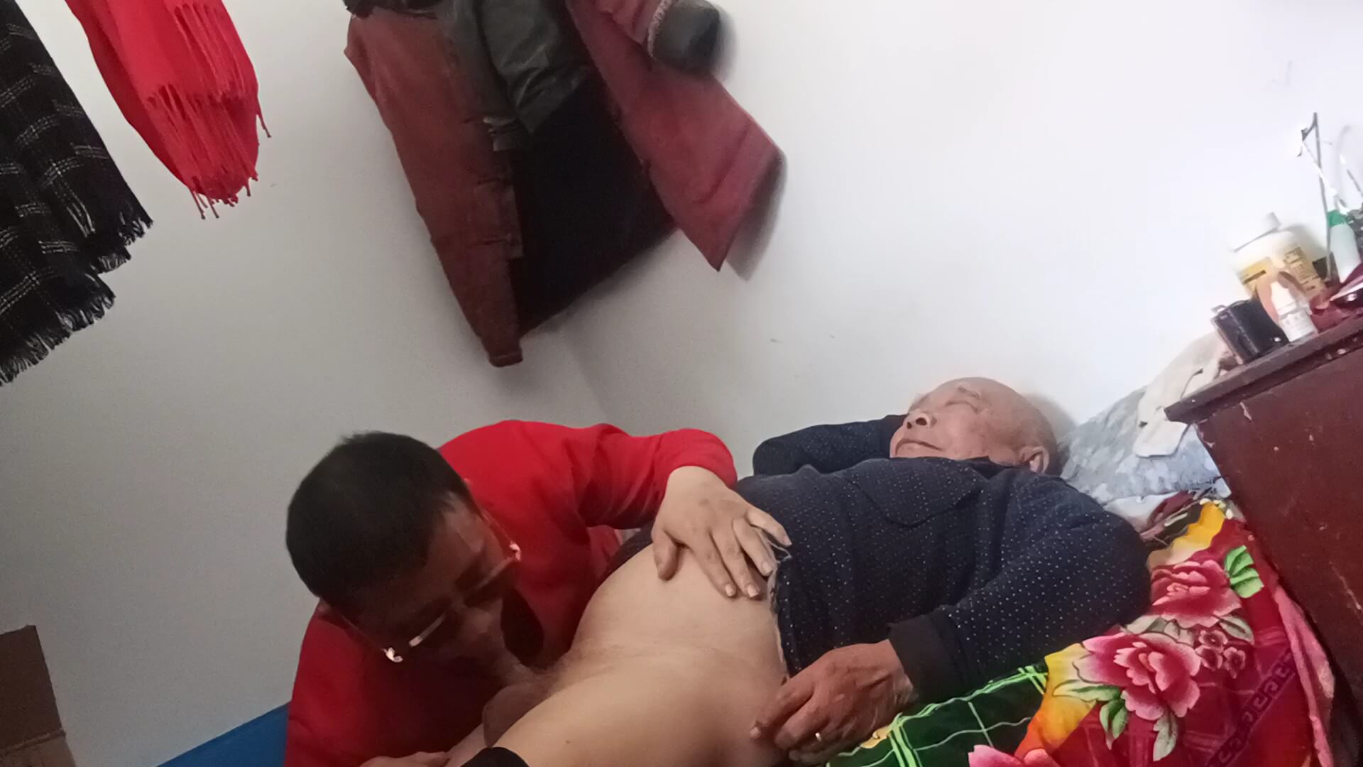 小屋吸老爷爷