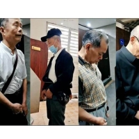 厕所偷拍老头小便八