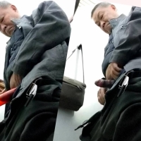 偷拍老头用助力器增粗大鸡巴