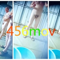 偷拍工地老少爷们洗澡蹲坑-2