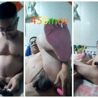 眼镜帅大叔龟头抽烟+情趣自插享受快感