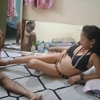 老人和妻子在一起玩乐 1080P 尺寸