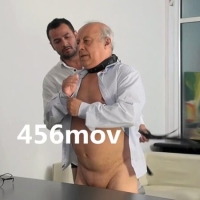 老人被遭解雇的小伙性玩弄 （MFD）720P