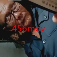 大鸡鸡老头看片看硬了