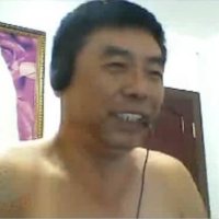 看裸聊老爸讲述给亲女儿破处