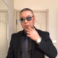 网红肌肉帅大叔看片自拍打飞机射浓精