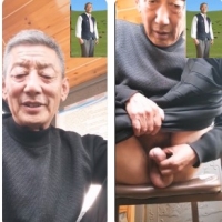 白发帅保安在上班的时候在桌子下面激情撸射