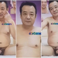 超帅大叔晚上聊骚床上射