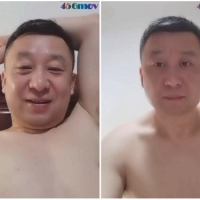 帅气好身材大叔飞机射