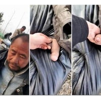 牛人竟直接在路边撸流浪老头的大鸟