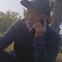 摸八十多岁的白毛鸡