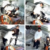 偷拍中年夫妻两次在客厅啪啪