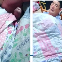 燕妹敲门入室玩射保安大叔