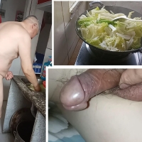 给帅伯做饭全程开启裸体模式