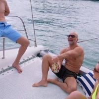 老爹大叔和情妇在海岛难忘的美好 720P