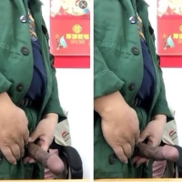 原创 好看的胡子大叔直播遛大鸟