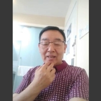 白胖教授在宾馆