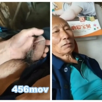 骚货撸玩独居老人白毛鸡吊