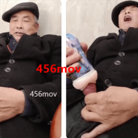 高清极品帅老边喝茶边用飞机杯打飞机大声淫叫射精好刺激