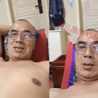 T433原创眼镜大叔的大长屌激情语音互动撸射