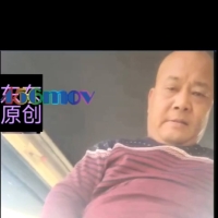 光头叔鸡巴好粗好漂亮，射