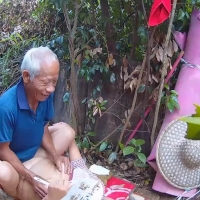 白色痩老嫖妓边抓奶边笑