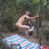 痩老操完大妈发现有人偷看