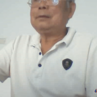 白衣帅老激情掏出勃起的老鸟