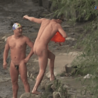 裸泳圣地偷拍系列第48集：捕捉性感的大叔们