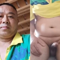 胖叔在宿舍里聊骚打飞机 射