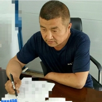 原创 开货车的管理大叔 射